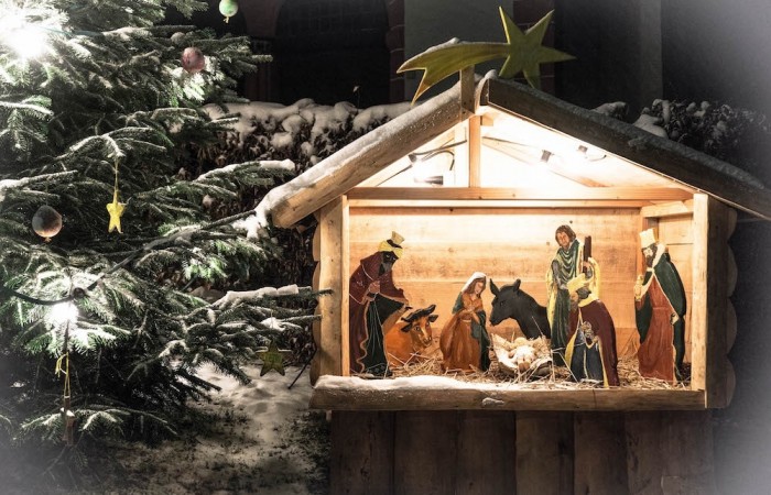 Die Krippe sowie die Figuren wurden von Bürgerinnen und Bürgern in echter Handarbeit erstellt.