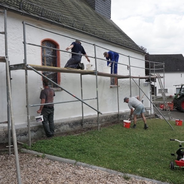 18.07.2020 - Manfred, Achim, Wolfgang und Basti schwingen Pinsel und Rollen