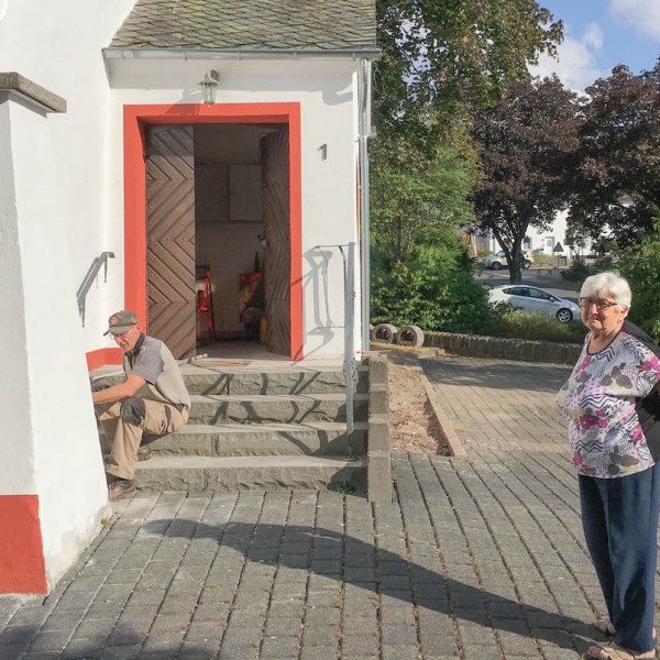 03.08.2020 - Küsterin Klara Thees nimmt die Arbeiten an