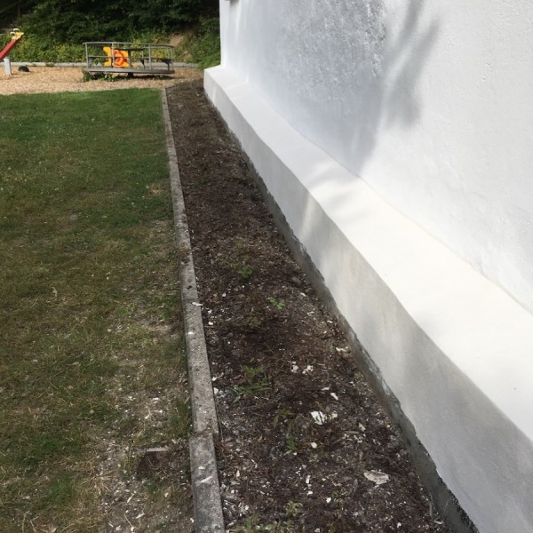 23.07.2020 - Manni Heen hat den Sockel verputzt - ordentlich!