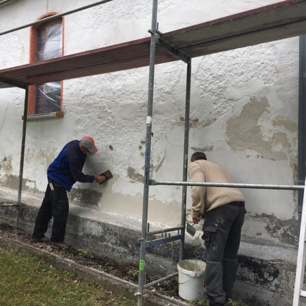 16.07.2020 - Manfred und Wolfgang spachteln die Grundfläche