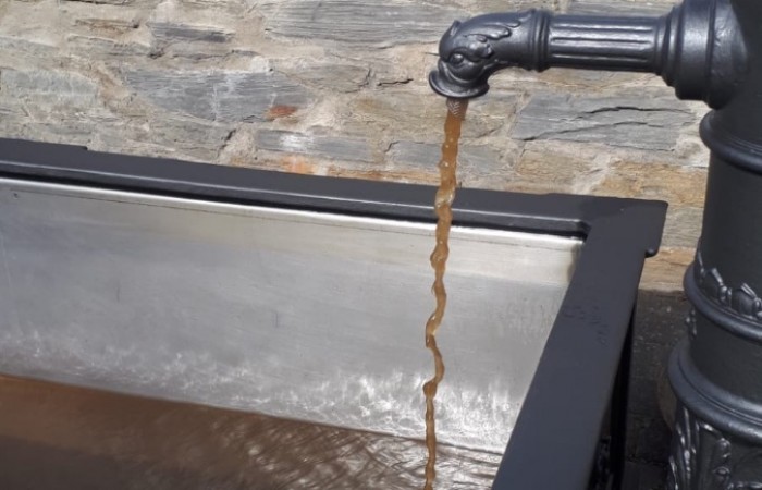 So sah der Wasserzulauf nach dem Putzen der Zulaufleitung aus.