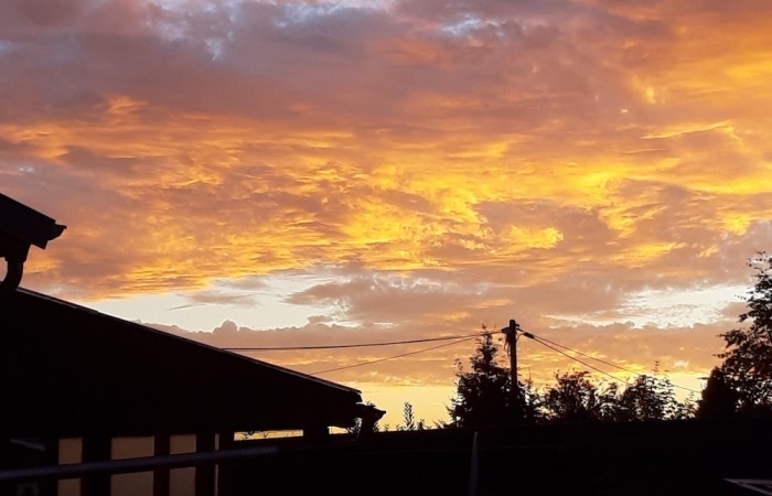 Feuriger September-Abendhimmel (Foto: Yvonne Loch, Hoxel), veröffentlicht: 04.10.2020